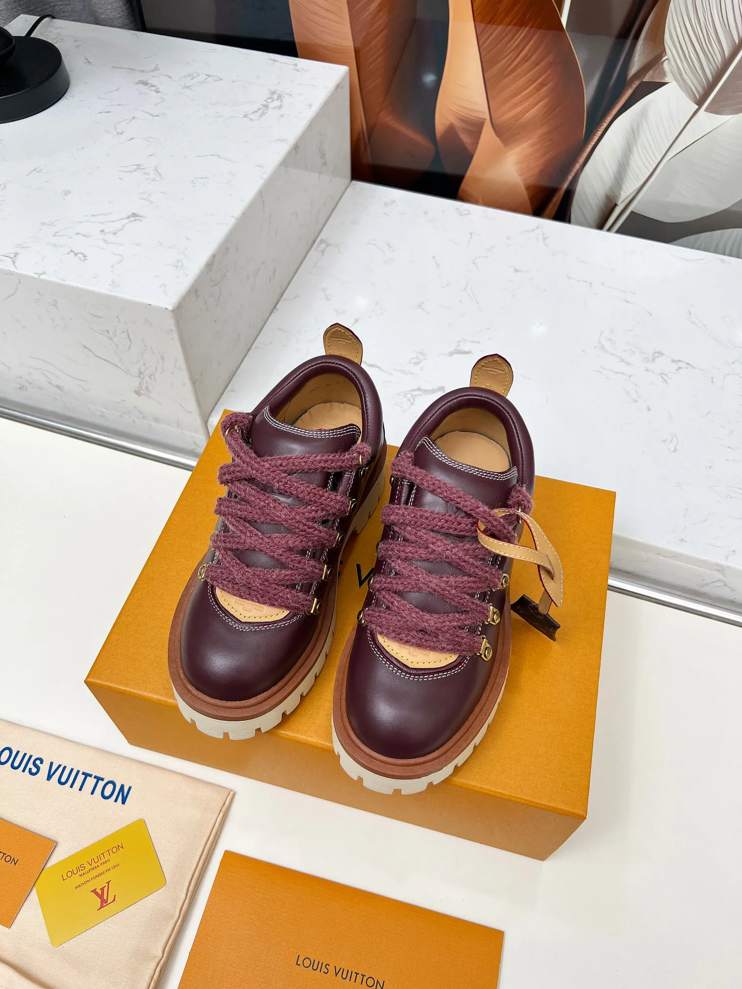 p660💰"Couple Style" LV Louis Vuitton's 2025 autumn and winter new style, developed one-to-one from the original version, retro fashionable, handsome and cool mountaineering derby shoes are now available.  Material: Imported first-layer cowhide Lining: Imported lambskin Outsole: Original molded TR non-slip outsole Sole height: 3.5cm Shoe size: Same style for men and women 35-45